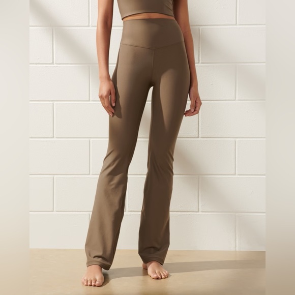 Abercrombie & Fitch YPB Flare Leggings - Picture 2 of 5